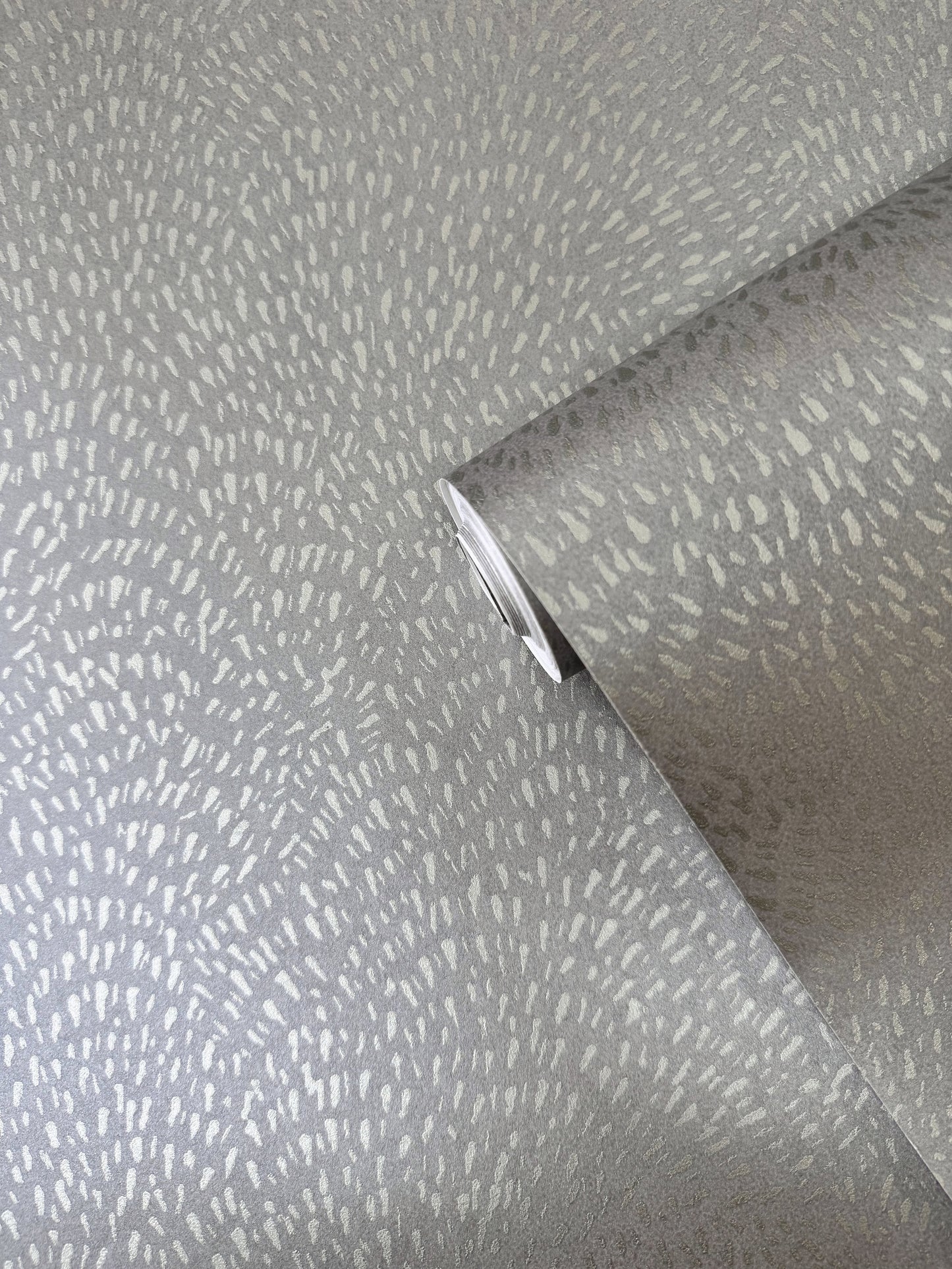 Fan Fleck Silver on Dark Grey