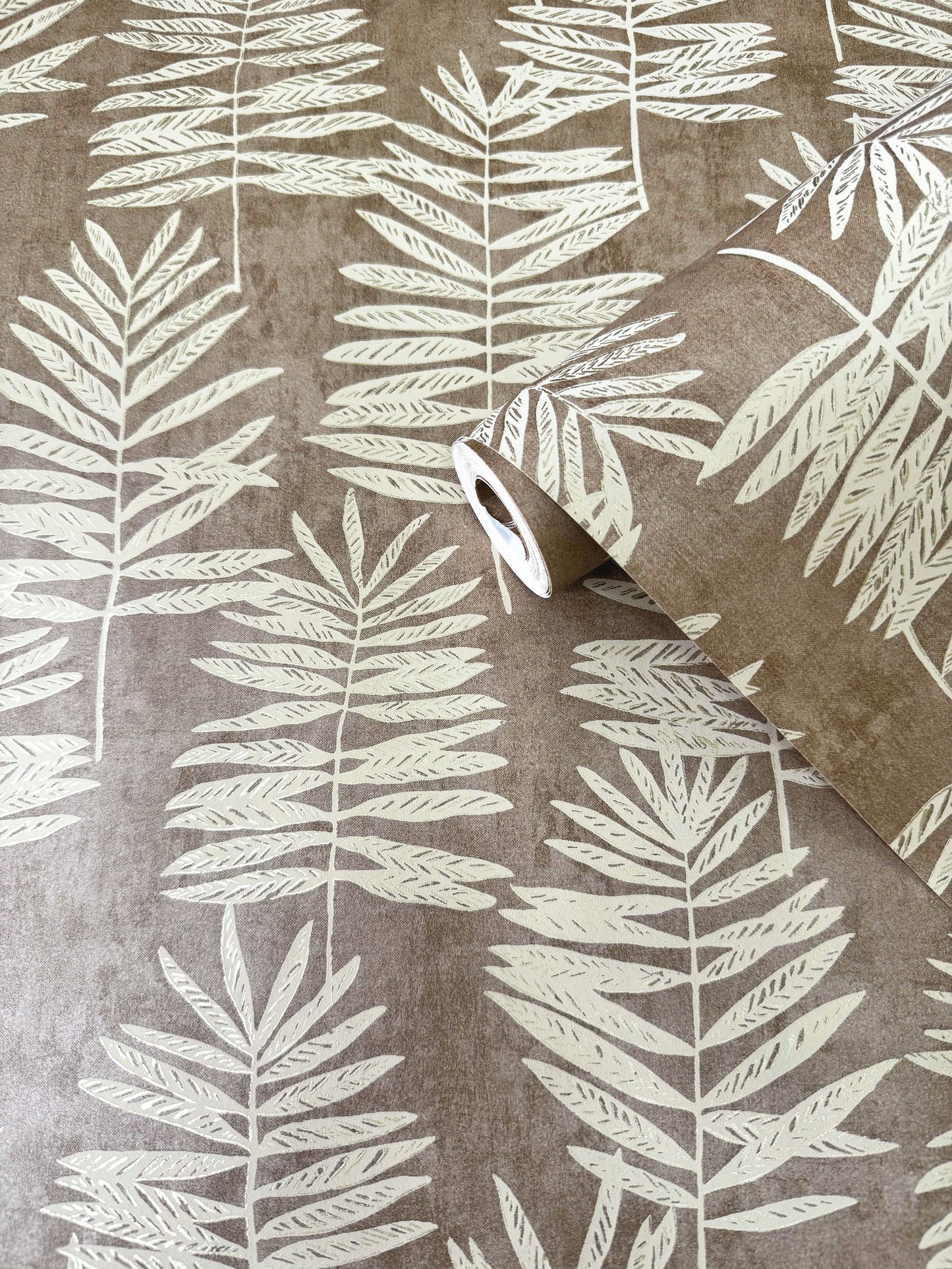 Tumbling Leaf Beige & Pale Gold on Brown