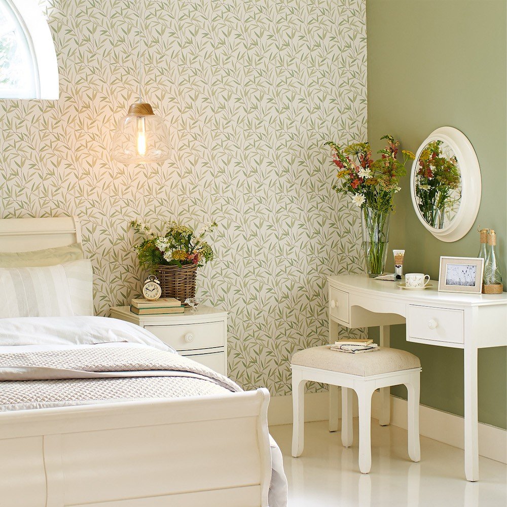 Willow Leaf Hedgerow Wallpaper is a fresh and contemporary leaf design that will add a natural charm and country freshness to any room in your home thanks to the mellow hedgerow colour way.