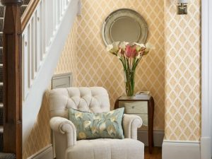 Florin Gold Wallpaper features Art Deco undertones and is the ideal choice for elegant, glamorous interiors. In subtle pale gold, this printed wallpaper works wonderfully in bedrooms and living spaces.